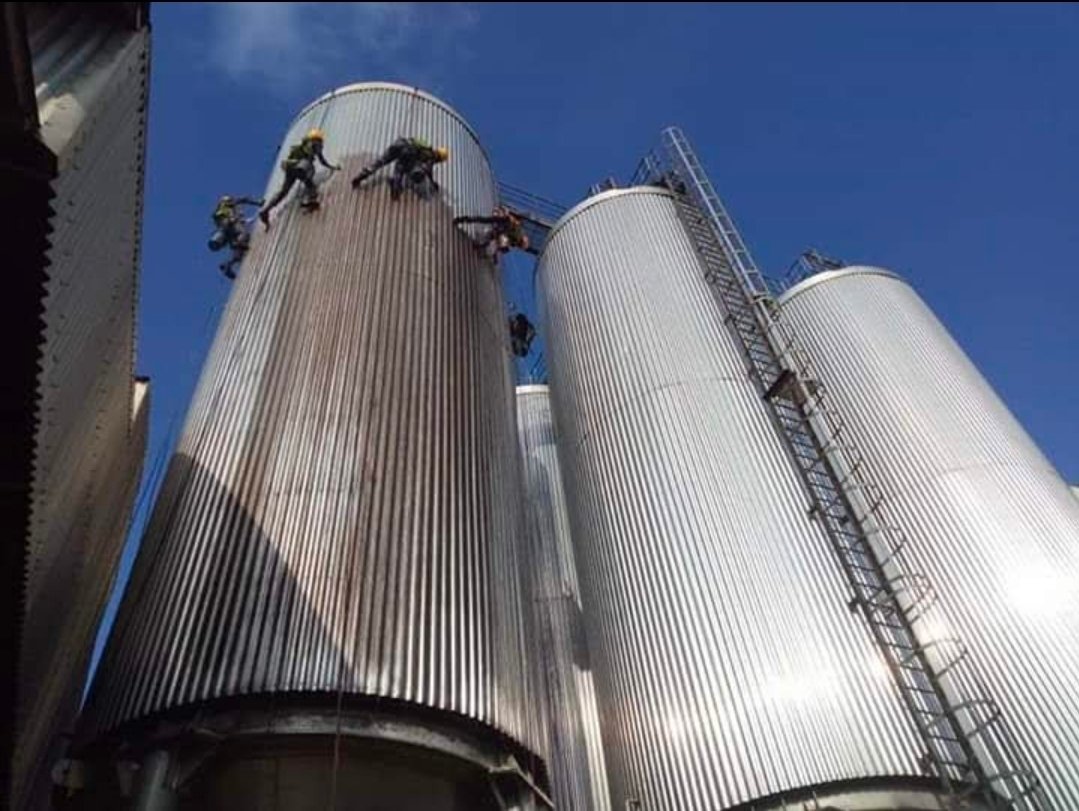 Nettoyage de silos industriels par travaux sur cordes